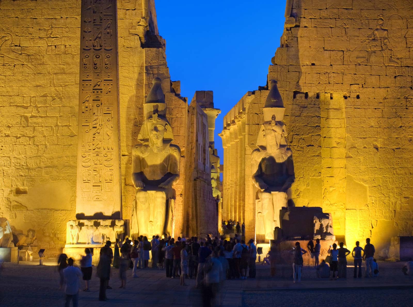 news_blog/title/2019/07/statues-entrance-Ramses-II-Luxor-temple-complex.jpg